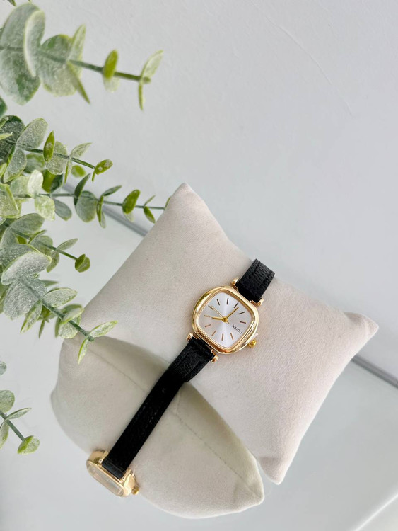 بند مشکی صفحه سفید